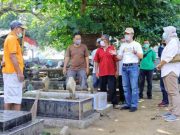 Awali Program ‘Kudus Gasik’, Hartopo Pimpin Bersih-Bersih Makam