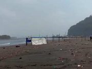 Sejumlah Warung di Pantai Sodong Cilacap Rusak Akibat Rob
