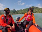 Tim SAR Gabungan Terus Cari Pemancing Terseret Ombak di Pantai Logending