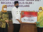 Bupati Magelang Serahkan Bantuan Stimulus Ekonomi Tahun 2021
