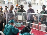 Panglima TNI dan Kapolri Tinjau Vaksinasi di Pabrik Sukuntex Kudus