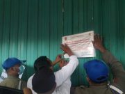 Diduga Ada Karyawan Terpapar Covid-19, Satpol PP Kota Semarang Tutup Paksa Swalayan