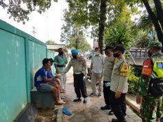 Aparat Gabungan di Blora bagikan Masker Gratis dan Edukasi Prokes