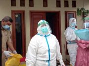 Ibu Pasien Covid Menolak Di-swab, Mengunci Diri di Kamar