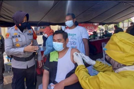 Cukup Bawa KTP Warga Bisa Vaksin di Polres Tegal Kota