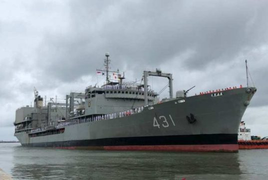 Kebakaran Terjadi di Kapal Angkatan Laut Iran di MuaraTeluk Oman