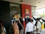 Satpol PP Bandung Segel Dua Restoran McD