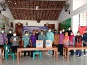 Ajak Pemuda Disiplin Prokes, Hj. Lestari Moerdijat Serahkan Masker untuk Karang Taruna