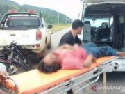 Seorang Pengendara Roda Dua Kritis Akibat Tabrak Mobil Parkir di Badan Jalan