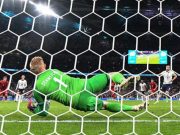 UEFA Selidiki Sinar Laser ke Arah Kiper Denmark