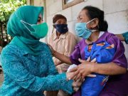 Mawar Hartopo Salurkan Bantuan untuk Lansia Terdampak Pandemi