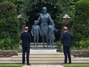 Pangeran William dan Harry Resmikan Patung Putri Diana