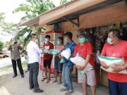 Bupati Arif Sugiyanto Blusukan ke Desa Bagikan Bantuan Beras