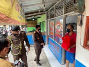 Spontan, Kajati Jateng Lakukan Serbuan Sembako kepada Warga Sekitar