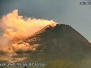 Gunung Merapi Luncurkan Awan Panas Sejauh 1,5 Km