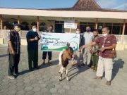 Perhutani Randublatung Serahkan Hewan Kurban kepada Masyarakat Desa Hutan
