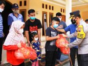 Kapolres Sukoharjo Bantu Tiga Anak yang Orang Tuanya Meninggal Akibat Covid-19