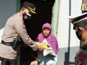Polres Tegal Sambangi Warga Penghuni Bantaran Sungai Terdampak Covid-19