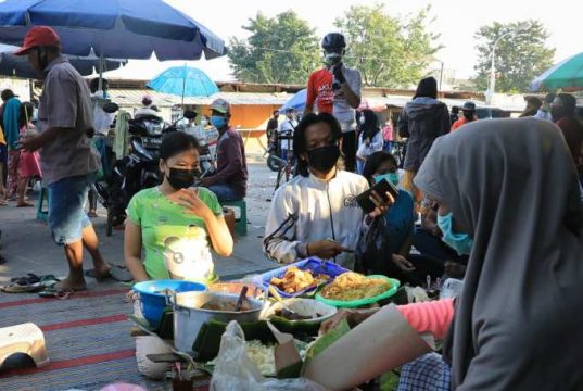 Ganjar Sweeping Warung untuk Turun Tangan Langsung