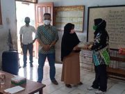Anggota Komisi B DPRD Jateng Serahkan Bantuan Beras