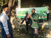 Rektor USM Serahkan Hewan Kurban ke Pesantren di Kudus