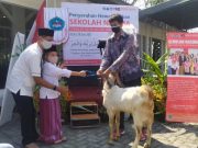 Sekolah Nasima Salurkan 107 Hewan Kurban
