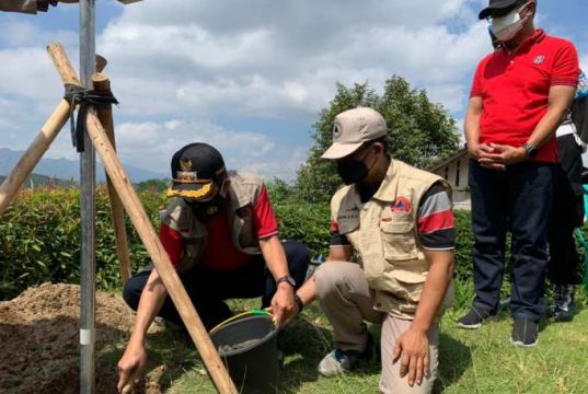 Bupati Wonosobo Pasang Alat EWS di Lokasi Rawan Bencana, untuk Apa?