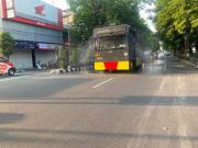 Polres Klaten Terjunkan Satu Peleton/Hari Semprotkan Disinfektan di Sepanjang Jalan