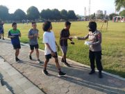 Sambut Hari Jadi ke-73, Polwan Polres Kebumen Bagikan Masker