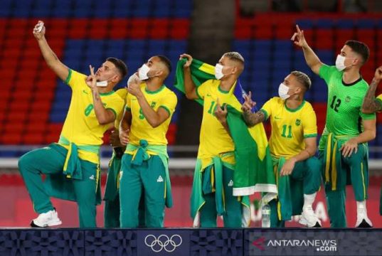 Medali Emas Sepak Bola Olimpiade Sisakan Konflik Sponsor di Brazil