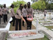 Polwan Polres Kebumen Tabur Bunga dan Anjangsana