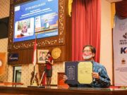 Hermawan Kertajaya Terima Anugerah Dharmakridha Baraya Adikarya Anugraha dari UNS