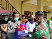 Sebar Selebaran Provokatif Ditangkap Polisi, Lalu Dilepas dan Menerima Bantuan Sembako