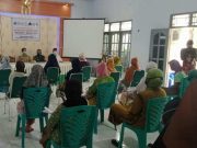Peduli Warga Terdampak Covid-19, Danramil 16/Srumbung Gandeng Kyai Bagikan Sembako