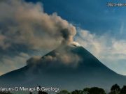 Gunung Merapi Luncurkan Awan Panas Sejauh Dua Kilometer