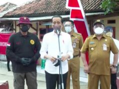 Presiden Jokowi Berkunjung ke Cirebon Meninjau Pelaksanaan Vaksinasi Door to Door
