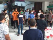 Vaksinasi Merdeka Candi, Polres Tegal Kota Bagikan Sembako kepada PKL dan Petugas Pasar