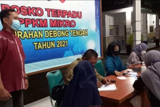 Kelurahan Debong Tengah Kota Tegal Layani Vaksin Malam Hari