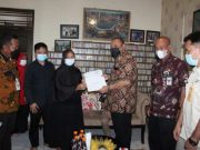 Wali Kota Tegal Serahkan Santunan Kepada Keluarga Almarhum dr Suharjo