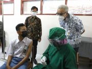 Ganjar dan Gibran Pantau Vaksinasi Pelajar di Solo