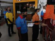 Wakil wali Kota Semarang Beri Bantuan Sembako untuk Porter Stasiun dan Bandara