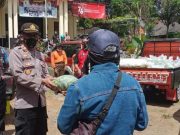 Bantu Warga Terdampak PPKM, Polsek Kaliwiro dan Komunitas Pemuda 86 Bagikan Ratusan Paket Sayur