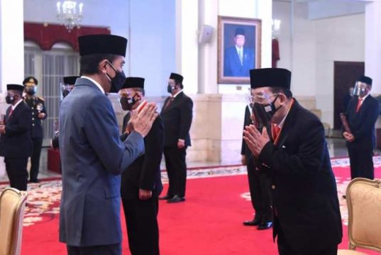 Chairman Pura Group Kudus Jacobus Busono Raih Bintang Mahaputera Nararya dari Presiden Jokowi