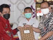 Bupati dan Wakil Bupati Wonosobo Serahkan SK Pensiun ASN