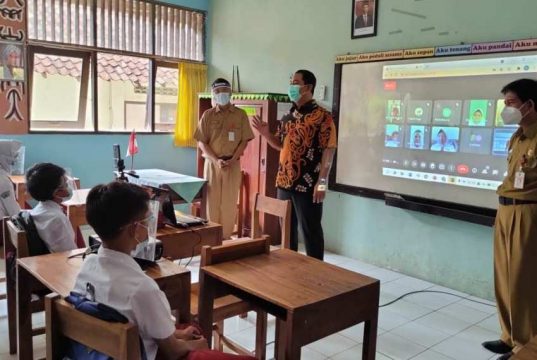Prokes Ketat Warnai PTM Hari Pertama di Kota Semarang Prokes Ketat Warnai PTM Hari Pertama di Kota Semarang