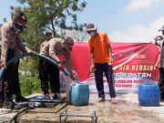 Polres Klaten Kirim 40.000 Liter Air Atasi Kekeringan di Tegalmulyo Kemalang