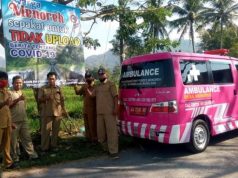 Beri Kesan Tidak Menakutkan, Ambulans Desa Menoreh Dirubah Warnanya Jadi “Pink” ambulans
