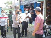 Polres Klaten dan Undwidha bagikan beras pada pedagang klithikan