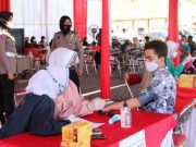 Seniman Mendapatkan Vaksin di Polres Jepara, Prokes 5 M Harus Tetap Dijalankan
