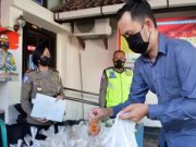 Jumat Peduli , Satlantas Polres Magelang Kota Bagikan Sayur Bagi Pemohon SIM umat peduli